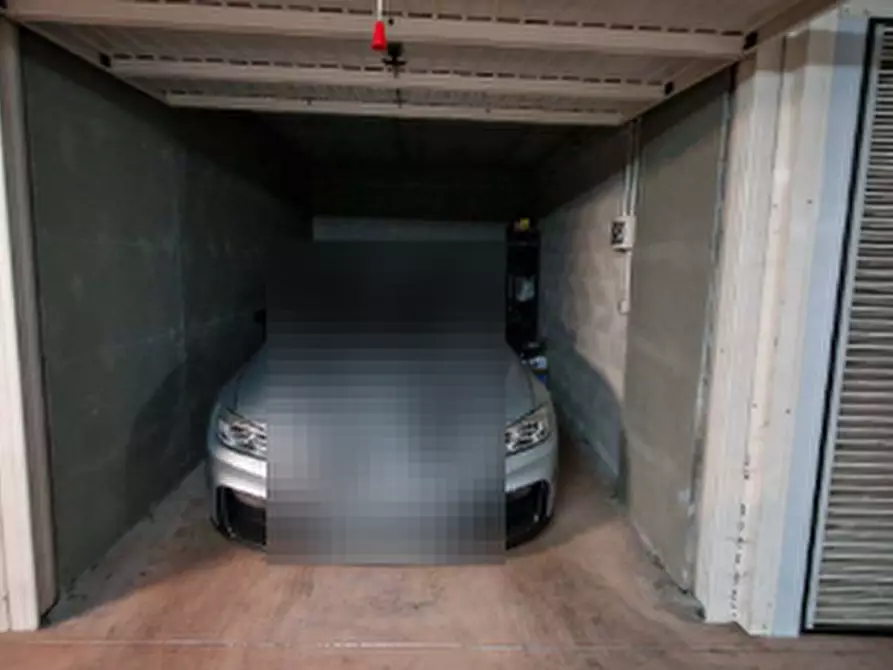 Immagine 2 di Garage in vendita  in Piazza Adriano a Torino