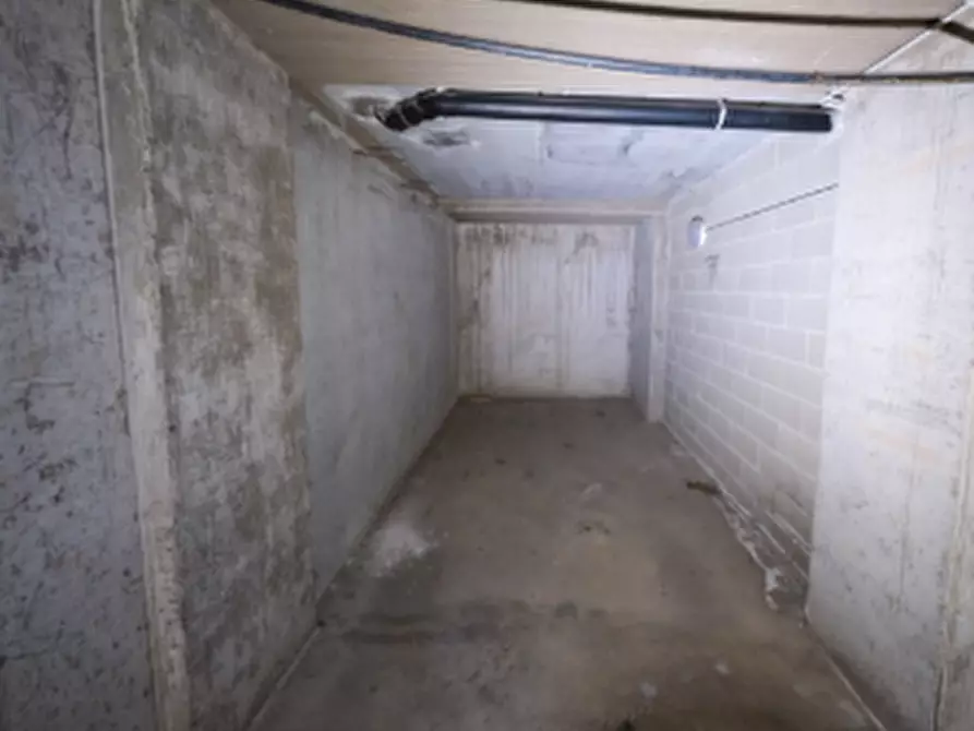 Immagine 2 di Garage in vendita  in Via Dante Alighieri a Arluno
