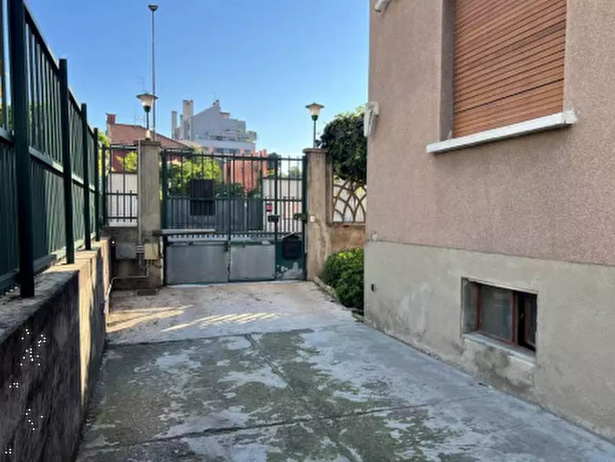 Immagine 7 di Appartamento in vendita  in Via Cassano d'Adda  a Milano