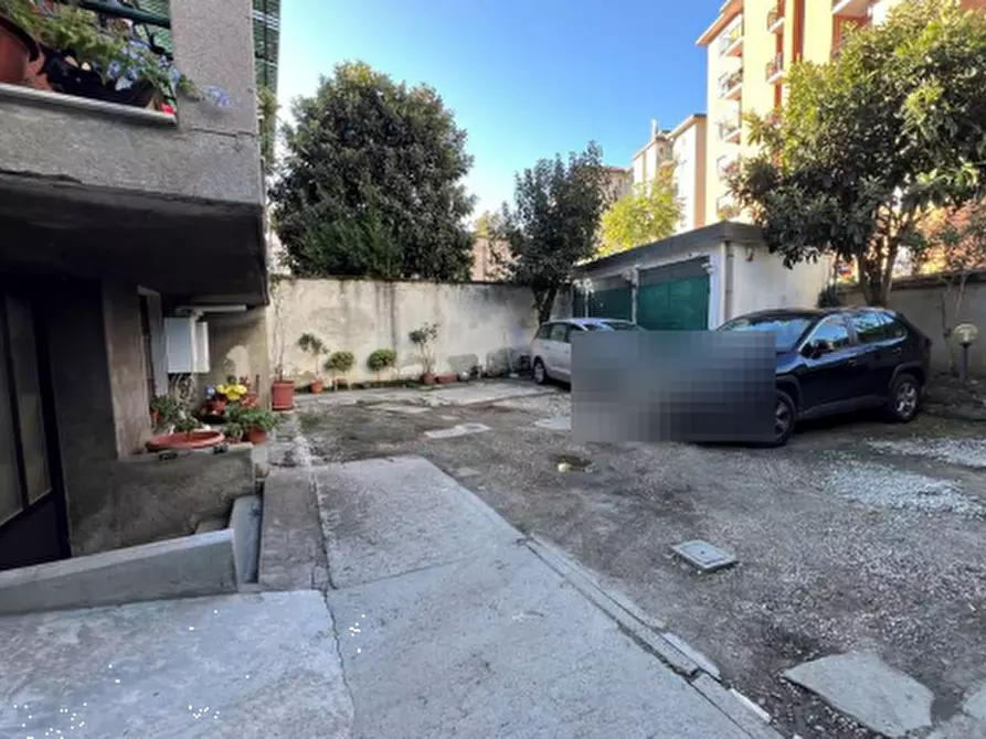 Immagine 9 di Appartamento in vendita  in Via Cassano d'Adda  a Milano