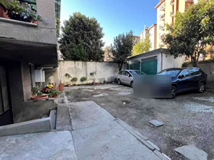 Immagine 10 di Appartamento in vendita  in Via Cassano d'Adda  a Milano
