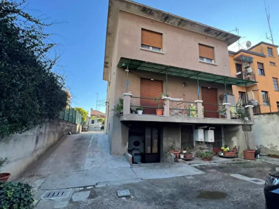 Immagine 12 di Appartamento in vendita  in Via Cassano d'Adda  a Milano