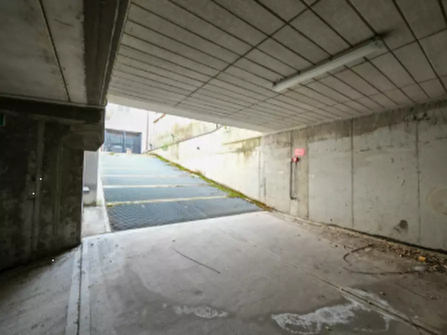 Immagine 3 di Garage in vendita  in Via Dante Alighieri a Arluno