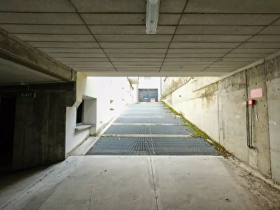 Immagine 1 di Garage in vendita  in Via Dante Alighieri a Arluno
