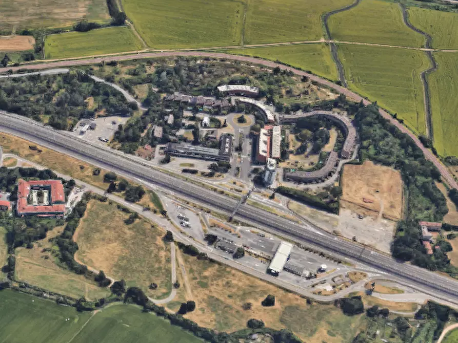 Immagine 2 di Garage in vendita  in Via del Mare  a Milano