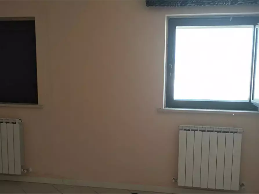 Immagine 5 di Magazzino in vendita  in Via delle Tuje a Bastia Umbra