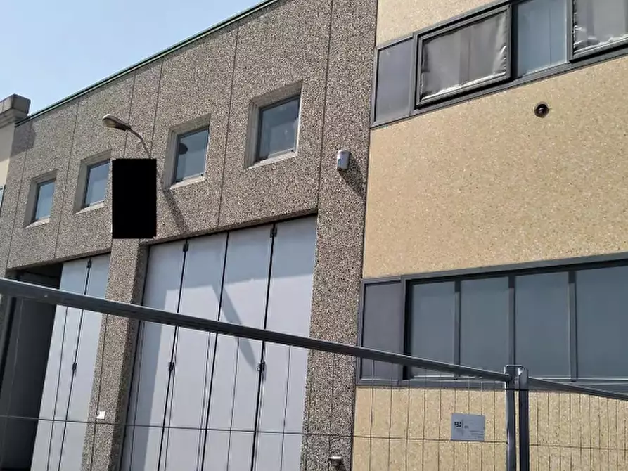 Immagine 3 di Magazzino in vendita  in Via delle Tuje a Bastia Umbra