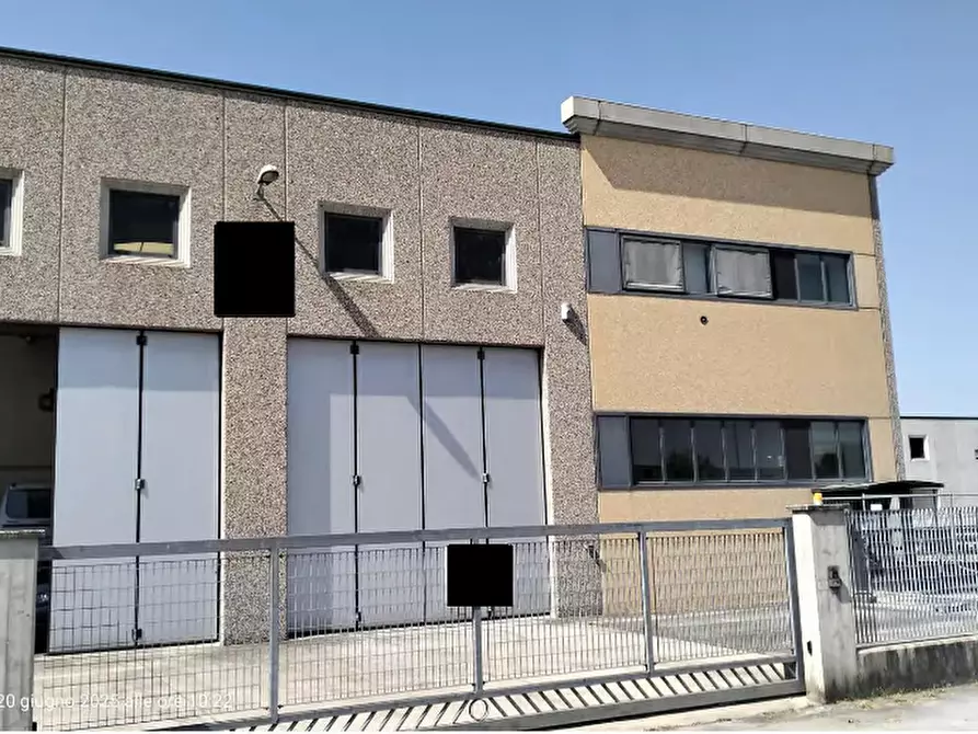 Immagine 2 di Magazzino in vendita  in Via delle Tuje a Bastia Umbra