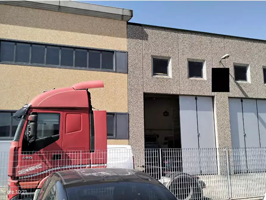 Immagine 1 di Magazzino in vendita  in Via delle Tuje a Bastia Umbra