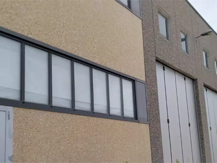 Immagine 1 di Magazzino in vendita  in Via delle Tuje a Bastia Umbra