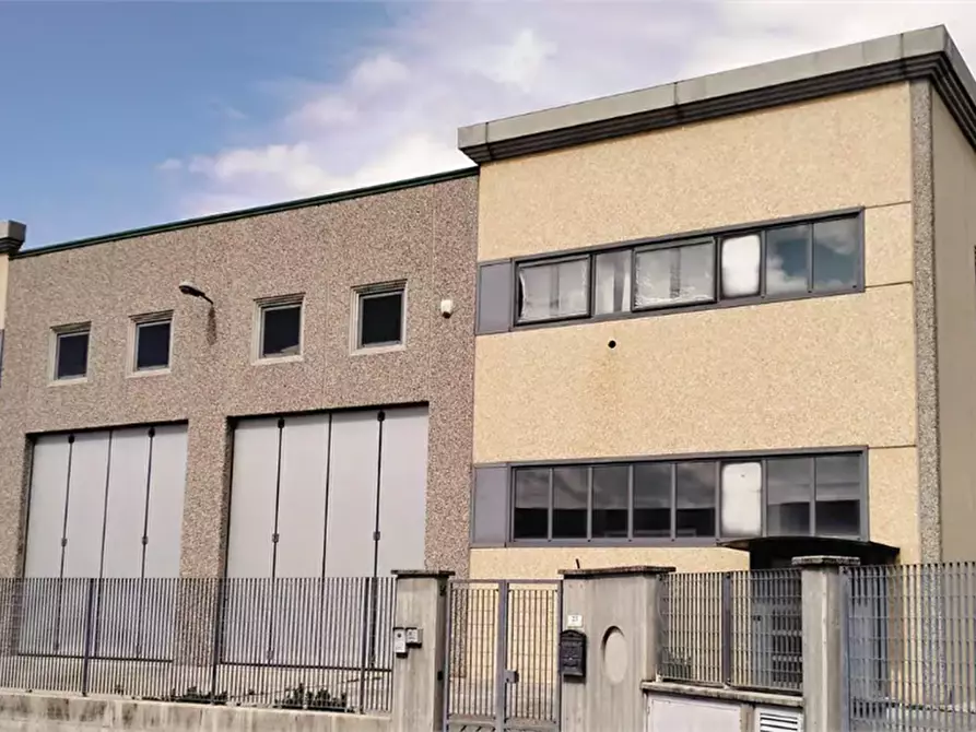 Immagine 6 di Magazzino in vendita  in Via delle Tuje a Bastia Umbra
