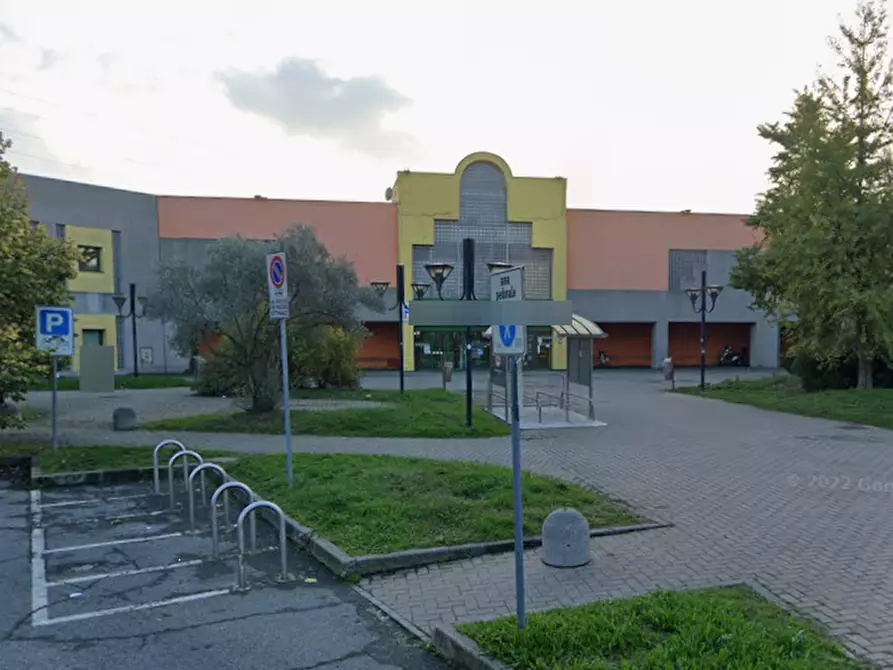 Immagine 4 di Negozio in vendita  in Via J. e R. Kennedy a Brugherio