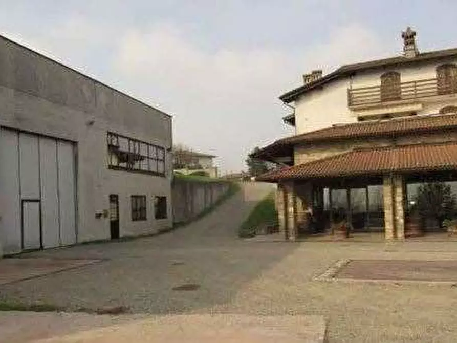 Immagine 1 di Magazzino in vendita  in Frazione Pieve a Rovescala
