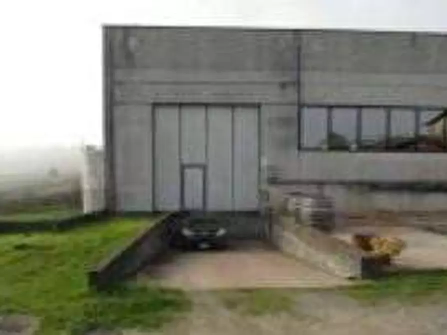 Immagine 3 di Magazzino in vendita  in Frazione Pieve a Rovescala