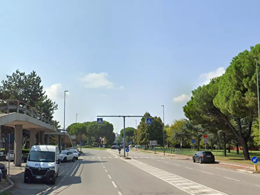 Immagine 19 di Negozio in vendita  in via Sergio Cavina a Ravenna