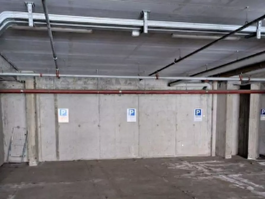 Immagine 1 di Posto auto in vendita  in Via Alberto Dominutti a Verona