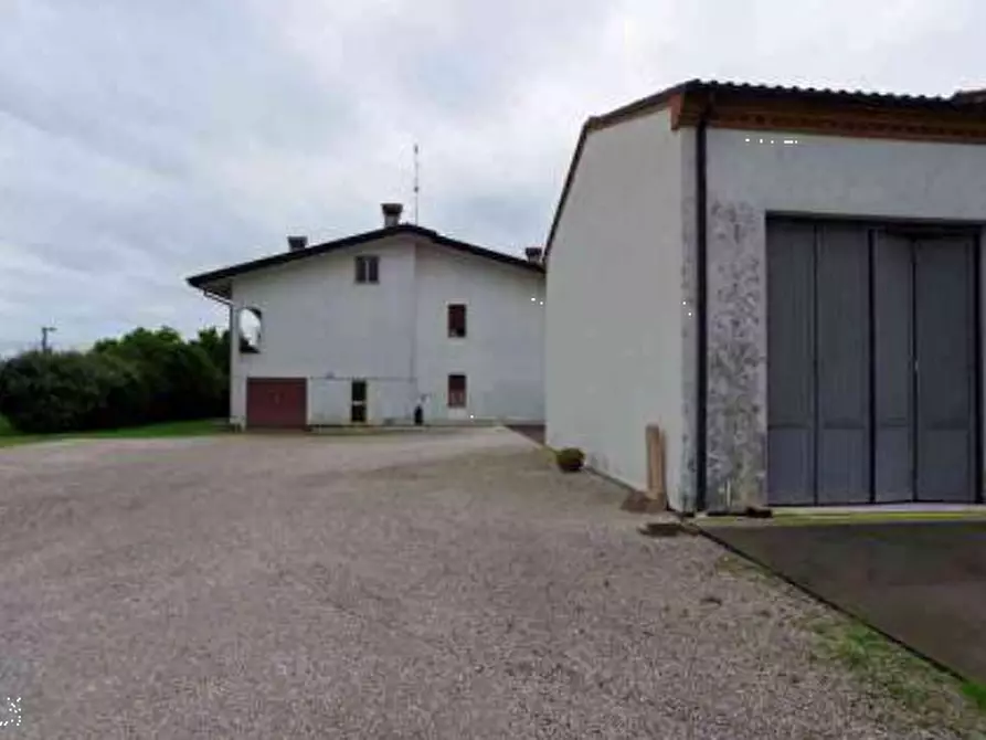 Immagine 8 di Stabile in vendita  in Via Malintrada a Gorgo Al Monticano