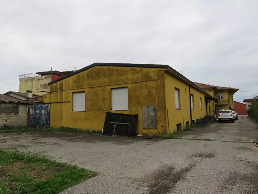 Immagine 1 di Magazzino in vendita  in Via Vittorio Veneto a Cerea
