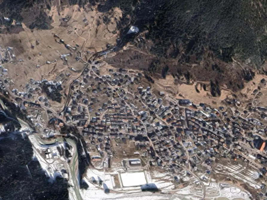 Immagine 15 di Magazzino in vendita  in Via Corte  a Auronzo Di Cadore