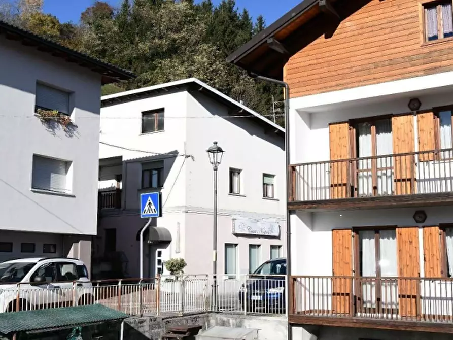 Immagine 2 di Appartamento in vendita  in Via Roma a Lamon