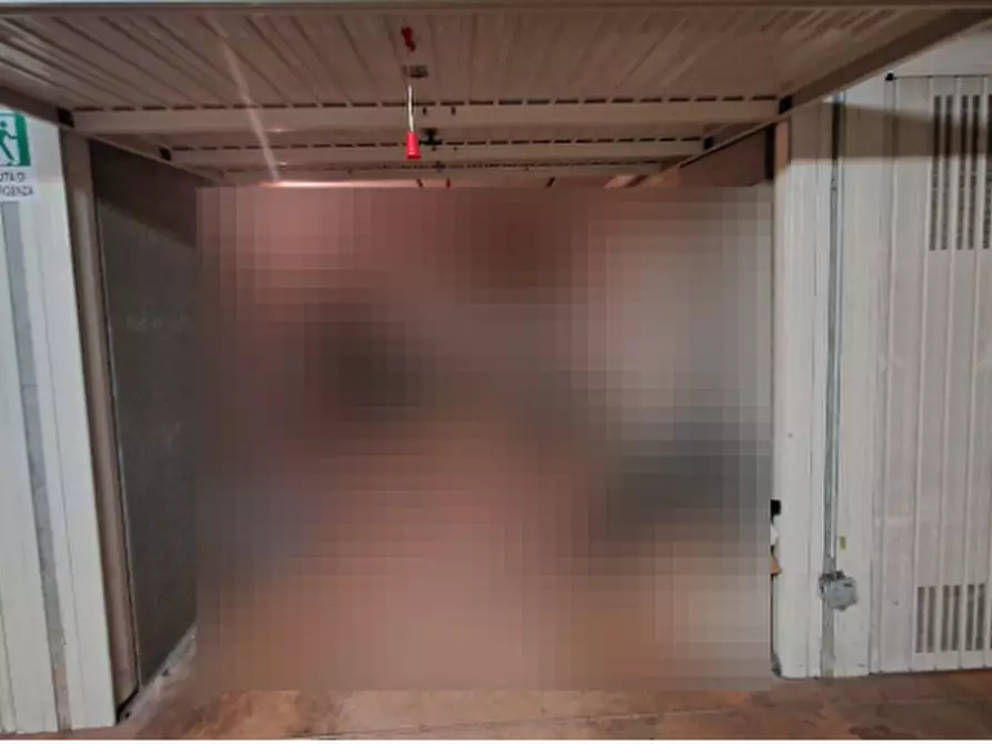 Immagine 1 di Garage in vendita  in Piazza Adriano a Torino