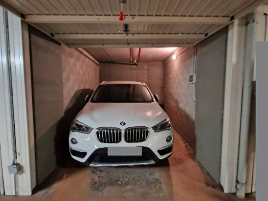 Immagine 1 di Garage in vendita  in Piazza Adriano a Torino