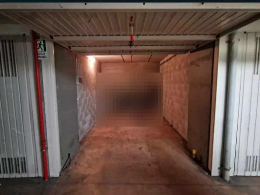 Immagine 1 di Garage in vendita  in Piazza Adriano a Torino