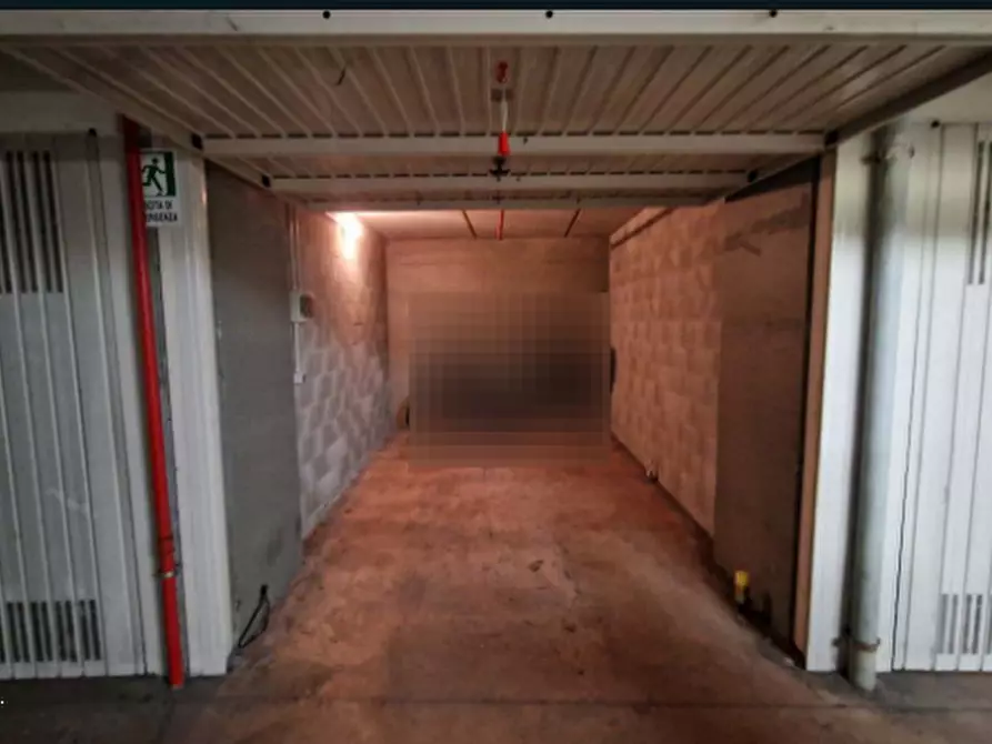 Immagine 1 di Garage in vendita  in Piazza Adriano a Torino