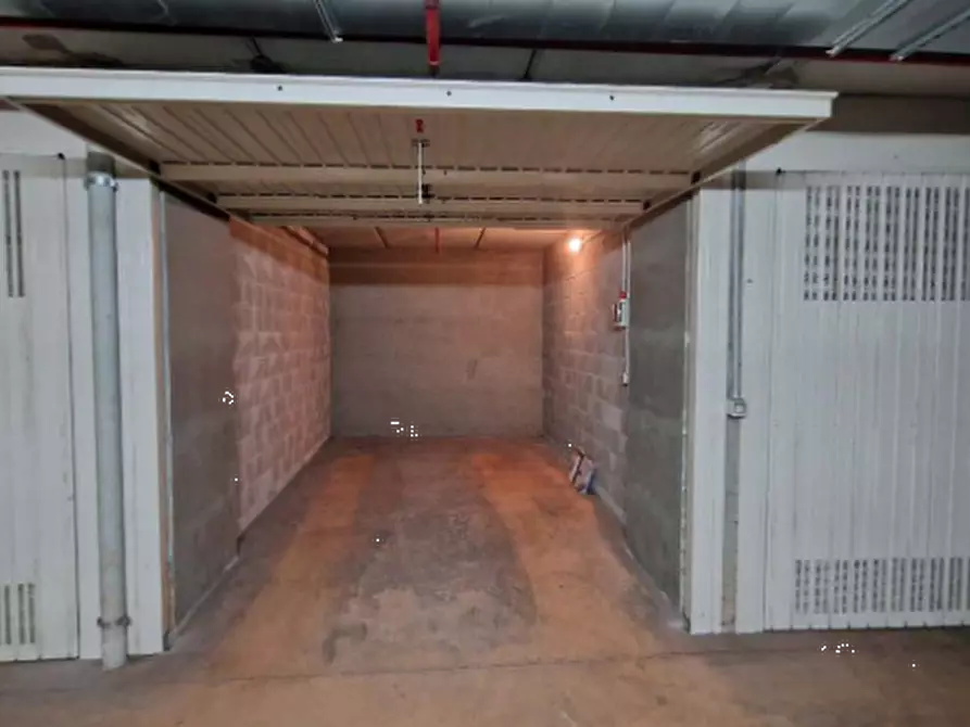 Immagine 1 di Garage in vendita  in Piazza Adriano a Torino