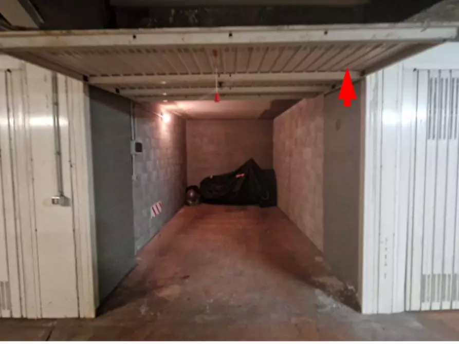 Immagine 1 di Garage in vendita  in Piazza Adriano a Torino