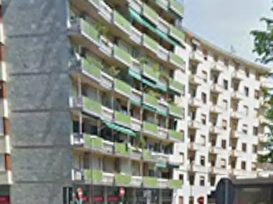 Immagine 2 di Garage in vendita  in Piazza Adriano a Torino