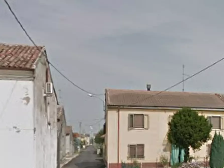 Immagine 2 di Magazzino in vendita  in Via Campagna a Serravalle A Po