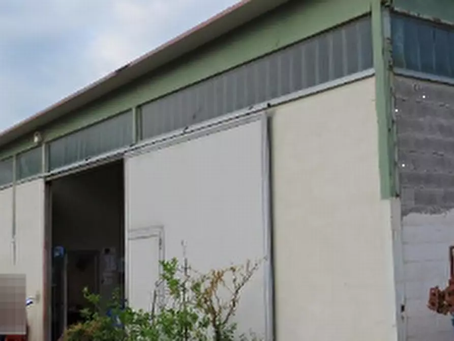 Immagine 2 di Magazzino in vendita  in Via Menevo a Dolcè
