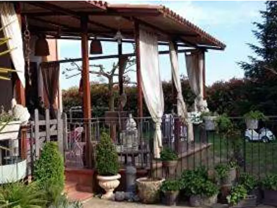 Immagine 3 di Stabile in vendita  in Via Umbria a Tuoro Sul Trasimeno