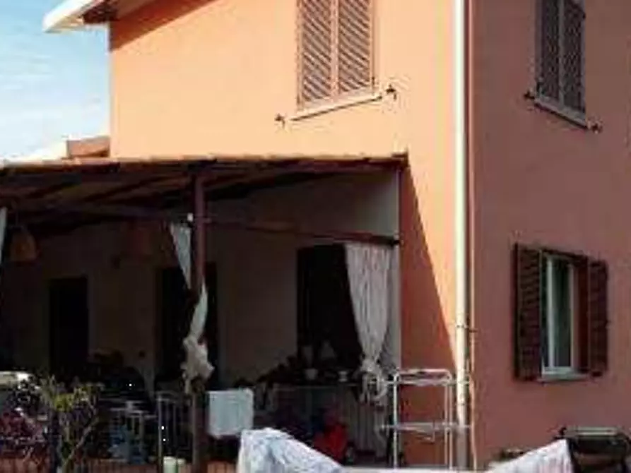 Immagine 1 di Stabile in vendita  in Via Umbria a Tuoro Sul Trasimeno