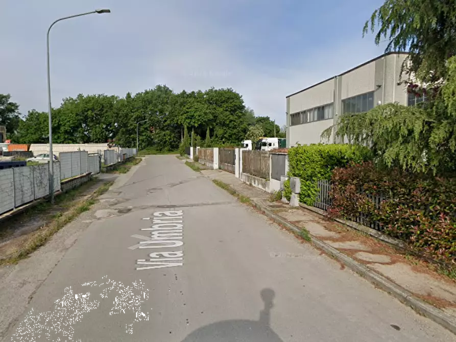 Immagine 6 di Stabile in vendita  in Via Umbria a Tuoro Sul Trasimeno