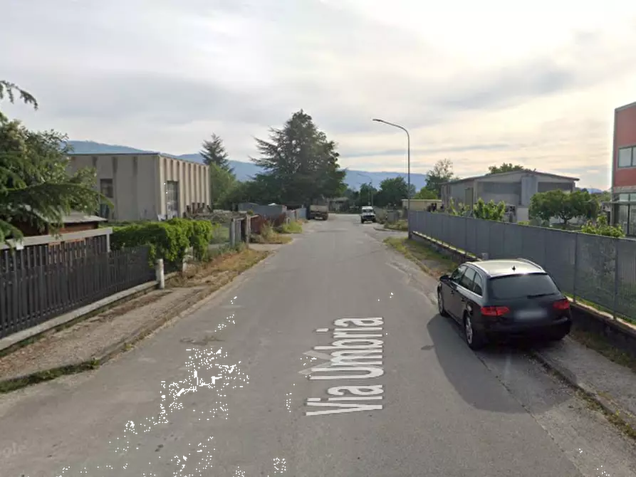 Immagine 7 di Stabile in vendita  in Via Umbria a Tuoro Sul Trasimeno