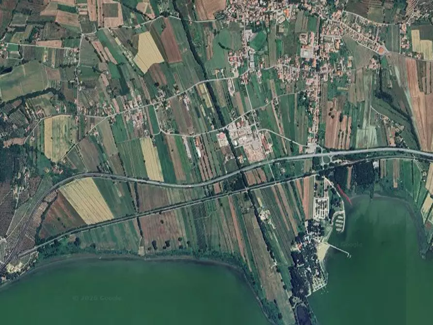 Immagine 15 di Stabile in vendita  in Via Umbria a Tuoro Sul Trasimeno