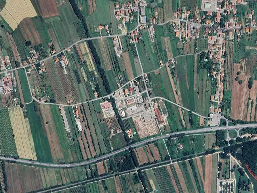 Immagine 16 di Stabile in vendita  in Via Umbria a Tuoro Sul Trasimeno