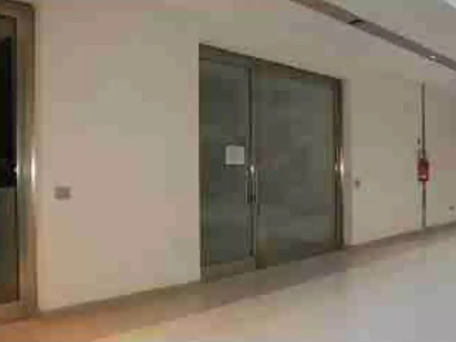 Immagine 10 di Negozio in vendita  in Via Don Giuseppe Diana a Gubbio