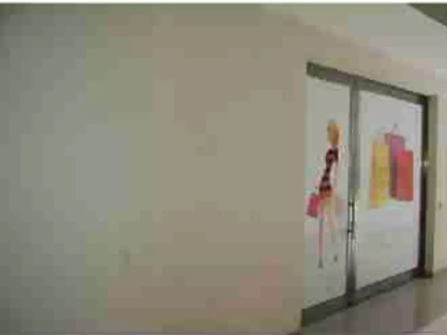 Immagine 1 di Negozio in vendita  in Via Don Giuseppe Diana a Gubbio