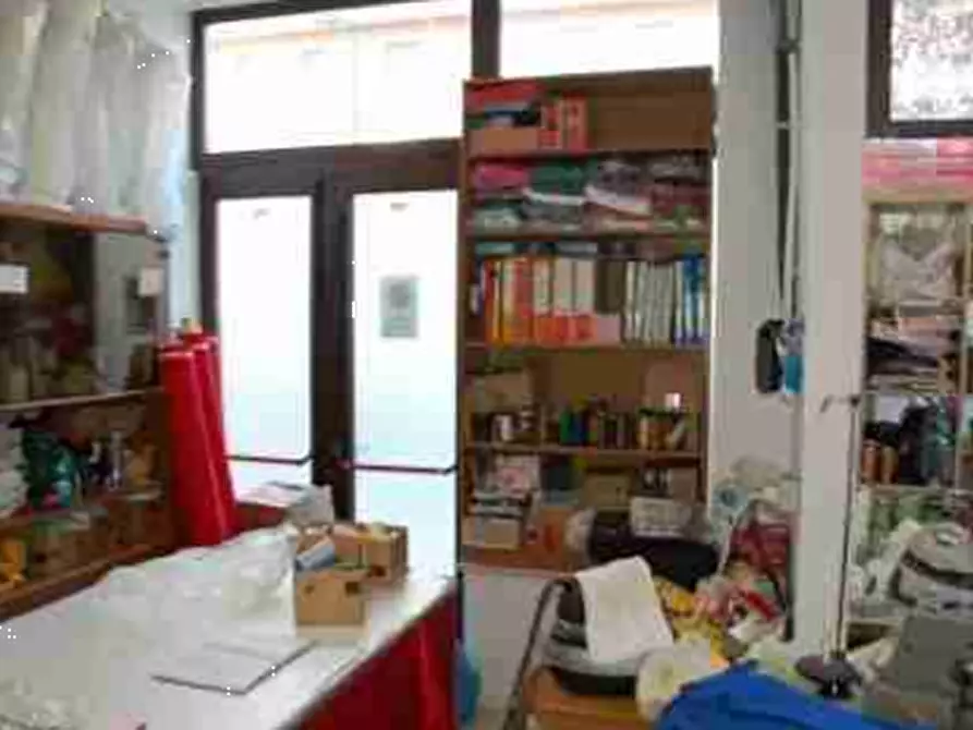 Immagine 11 di Negozio in vendita  in Via Don Giuseppe Diana a Gubbio