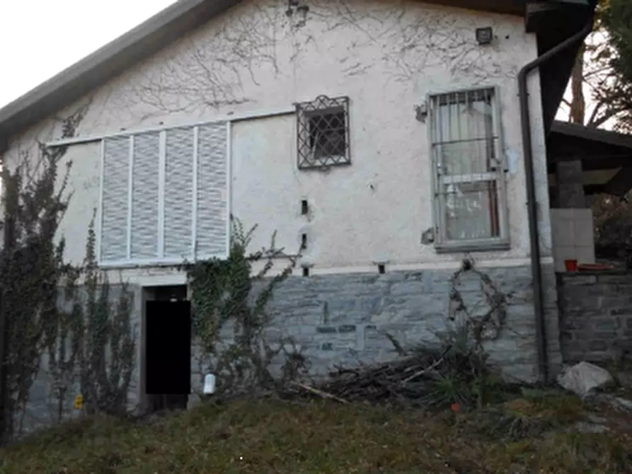 Immagine 2 di Villa in vendita  in Via Abbiba  a Brusimpiano