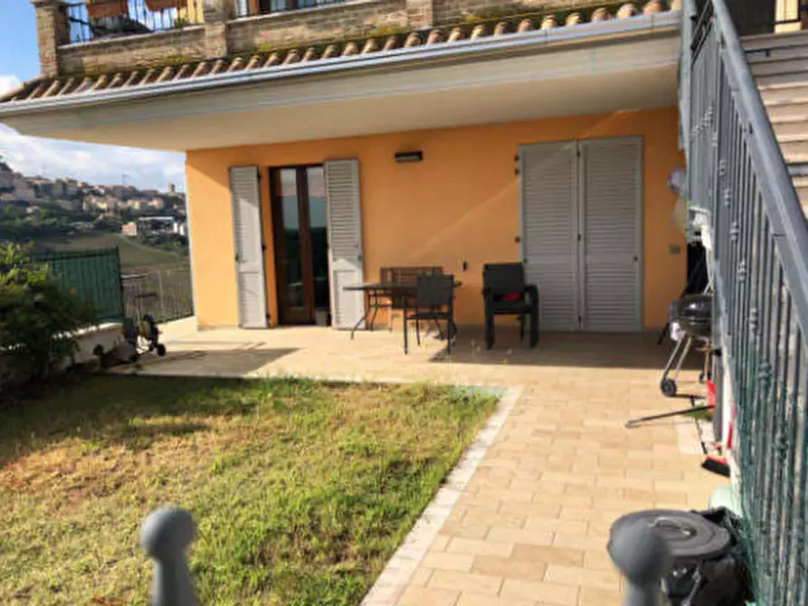 Immagine 1 di Casa indipendente in vendita  in Viale Tiro a Segno a Fermo