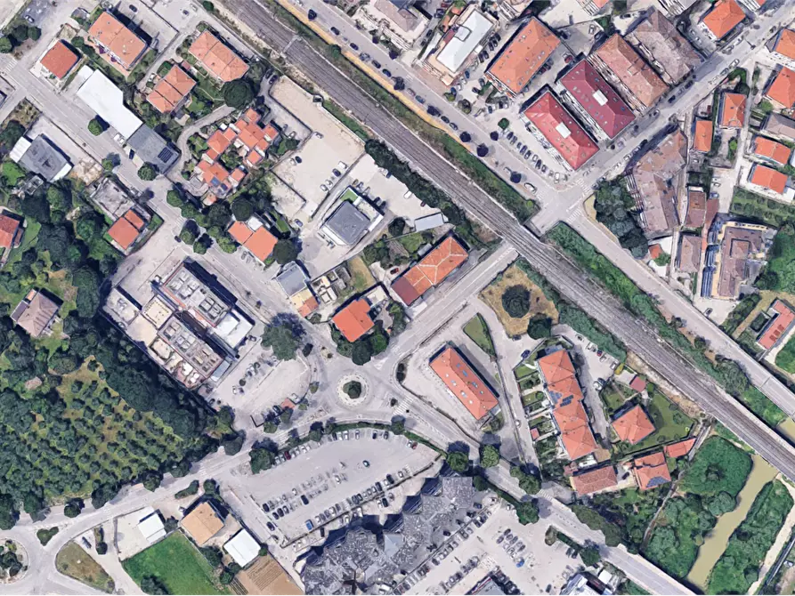 Immagine 1 di Negozio in vendita  in Piazza della Rinascita a Francavilla Al Mare