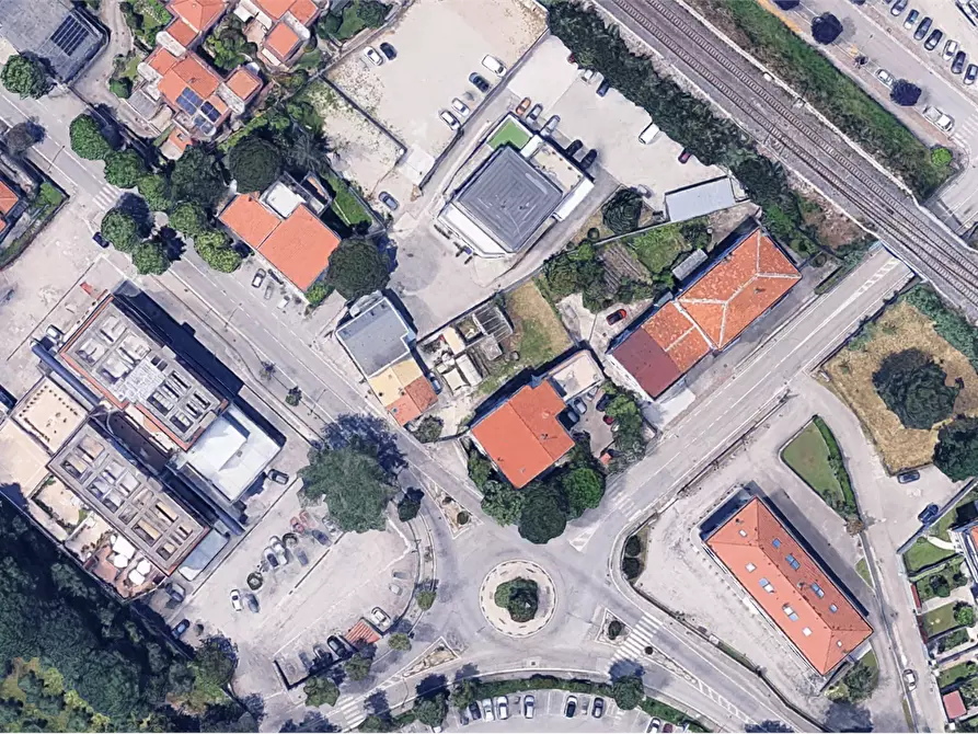 Immagine 2 di Negozio in vendita  in Piazza della Rinascita a Francavilla Al Mare