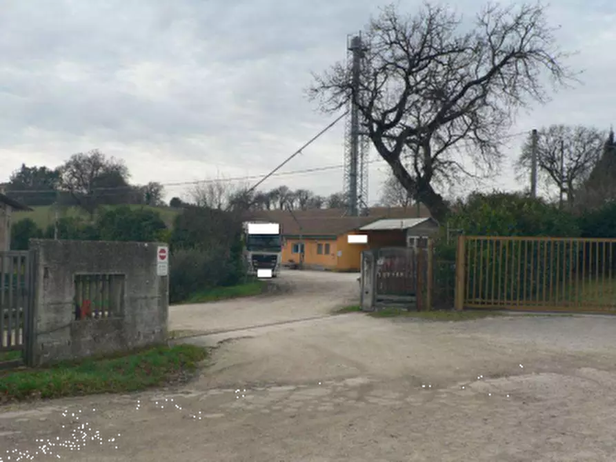 Immagine 1 di Magazzino in vendita  in Strada della Casella a Acquasparta