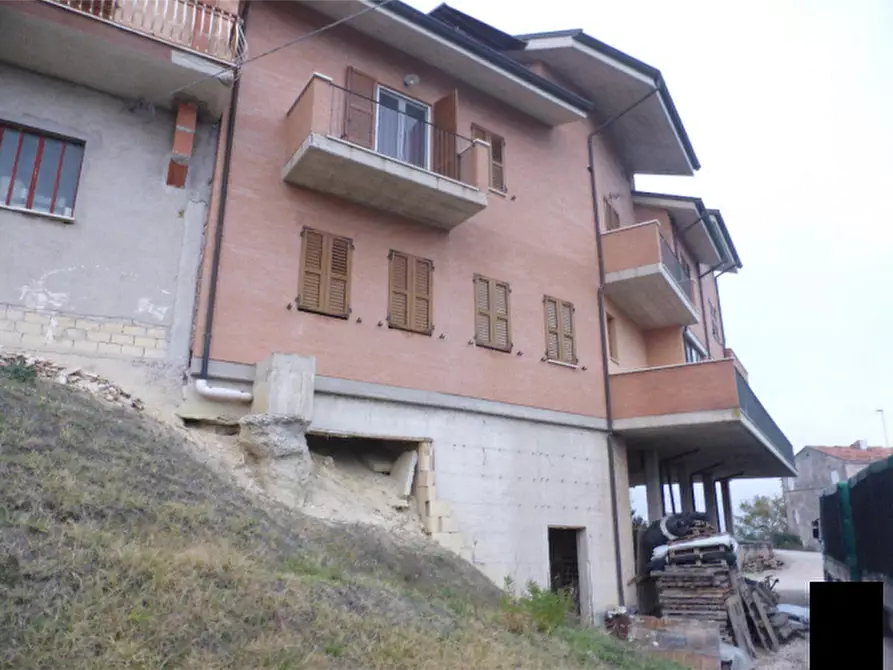 Immagine 1 di Stabile in vendita  in Contrada Solagna a Rapagnano