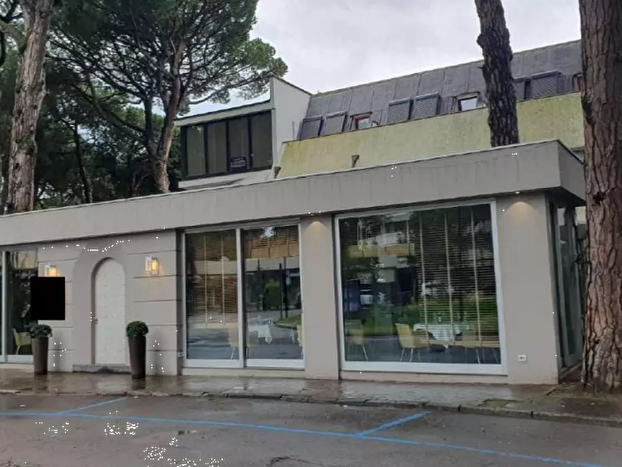 Immagine 1 di Negozio in vendita  in Rotonda Don Minzoni a Cervia