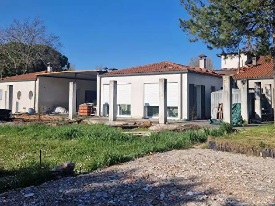 Immagine 2 di Villa in vendita  in Via Ravegnana a Ravenna